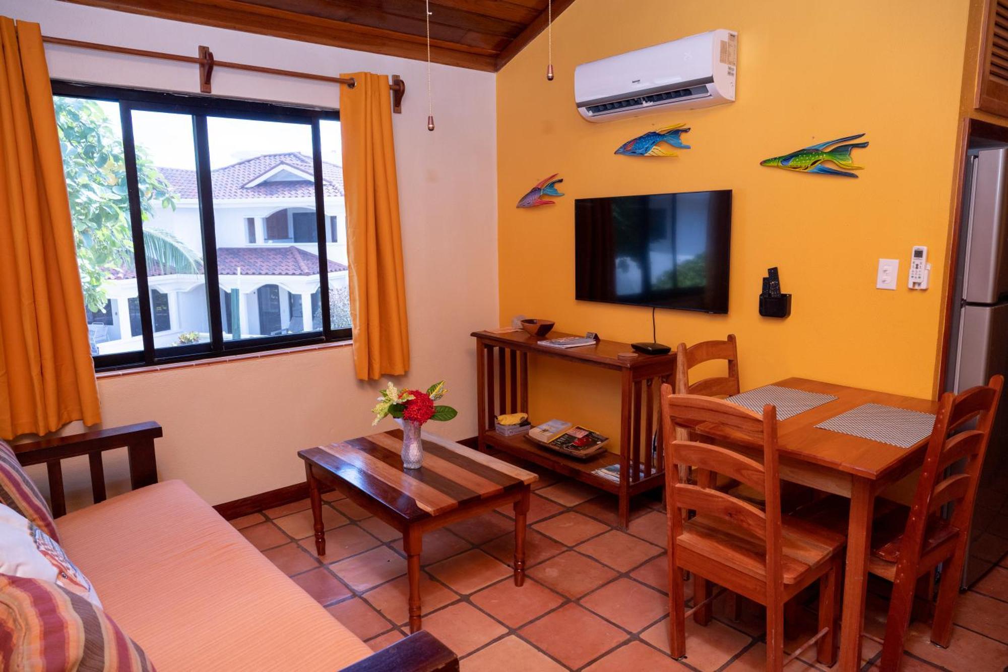 Isla Bonita Yacht Club Hotel San Pedro  Exterior photo