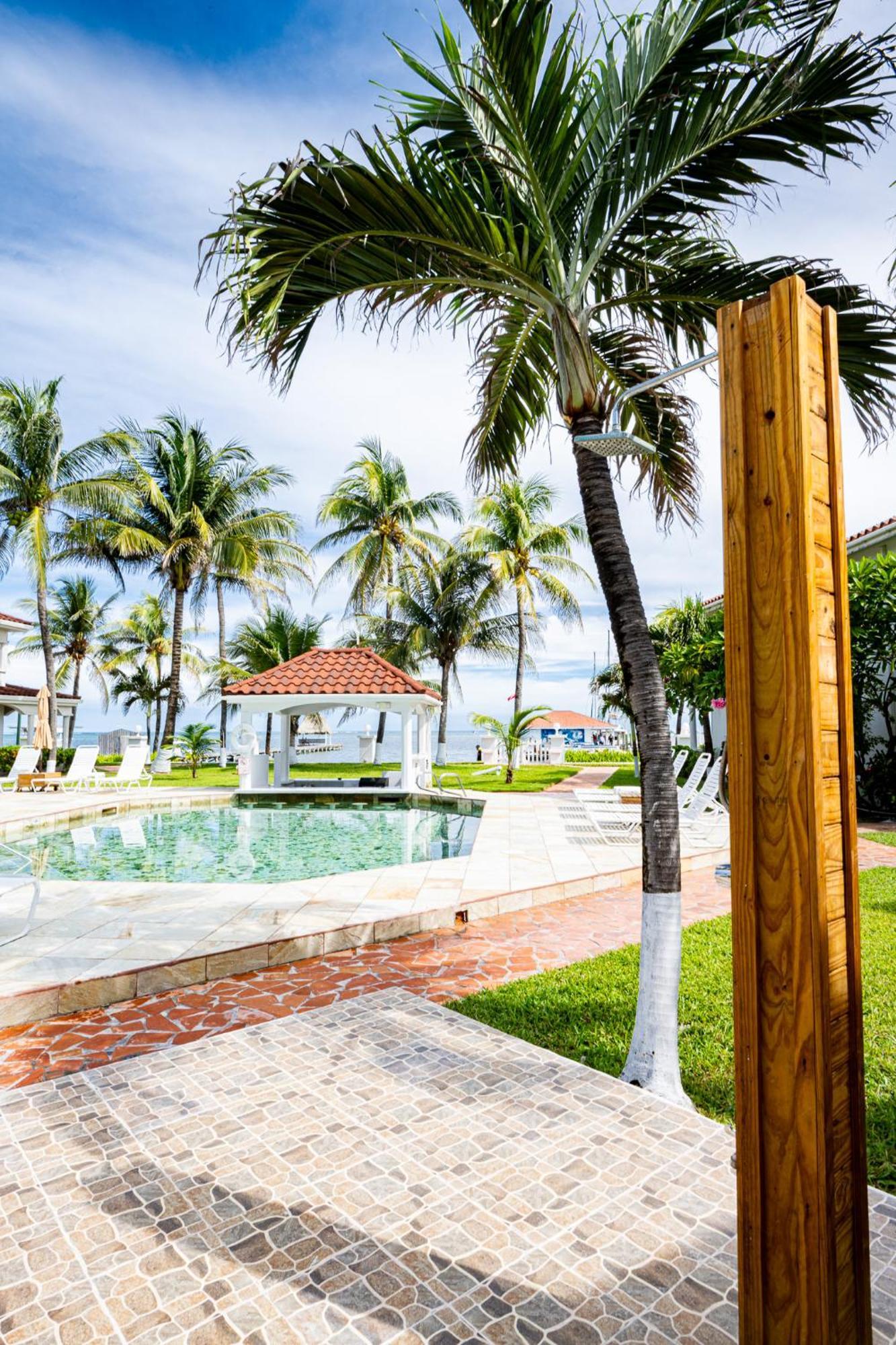 Isla Bonita Yacht Club Hotel San Pedro  Exterior photo