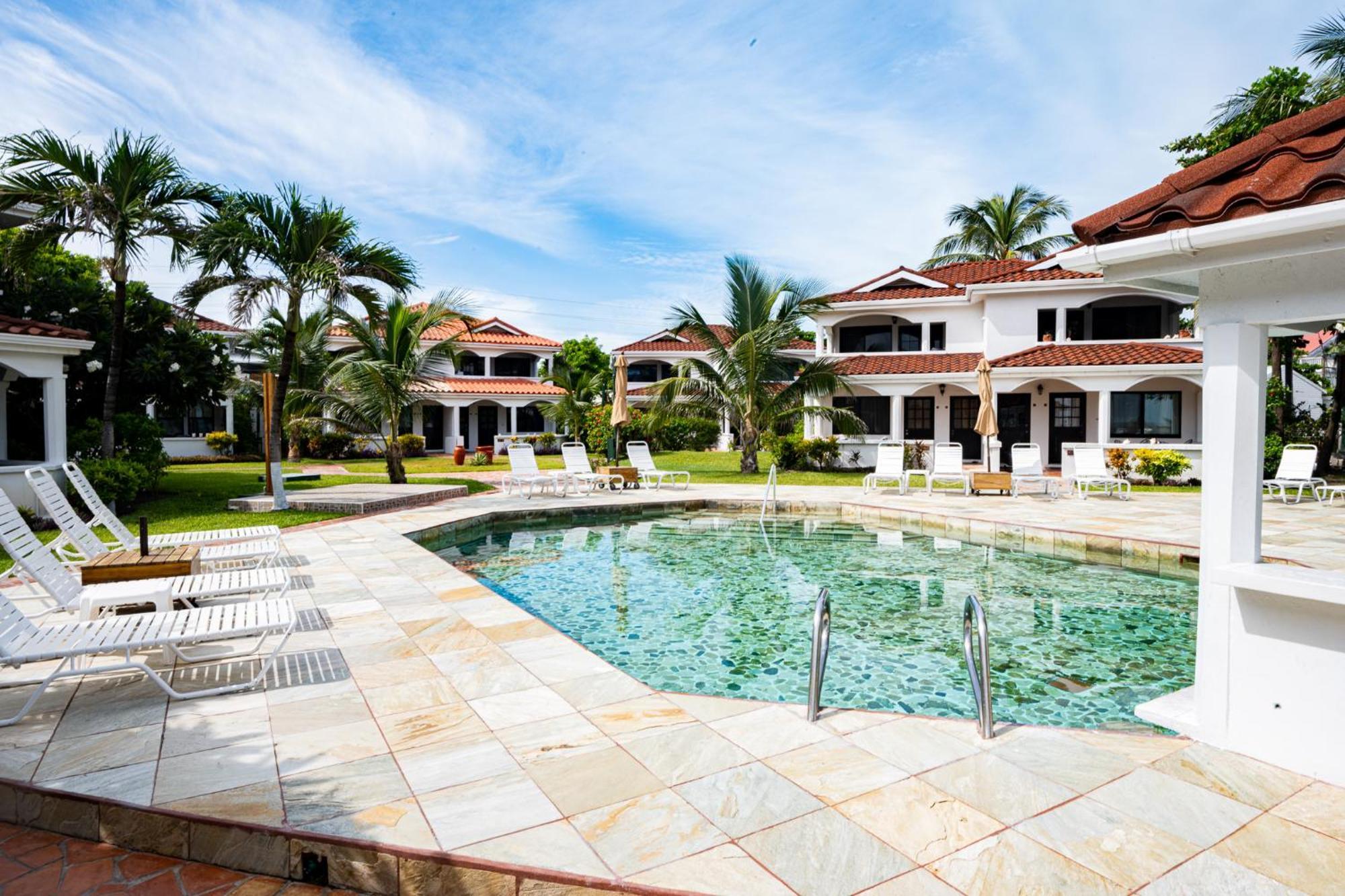 Isla Bonita Yacht Club Hotel San Pedro  Exterior photo