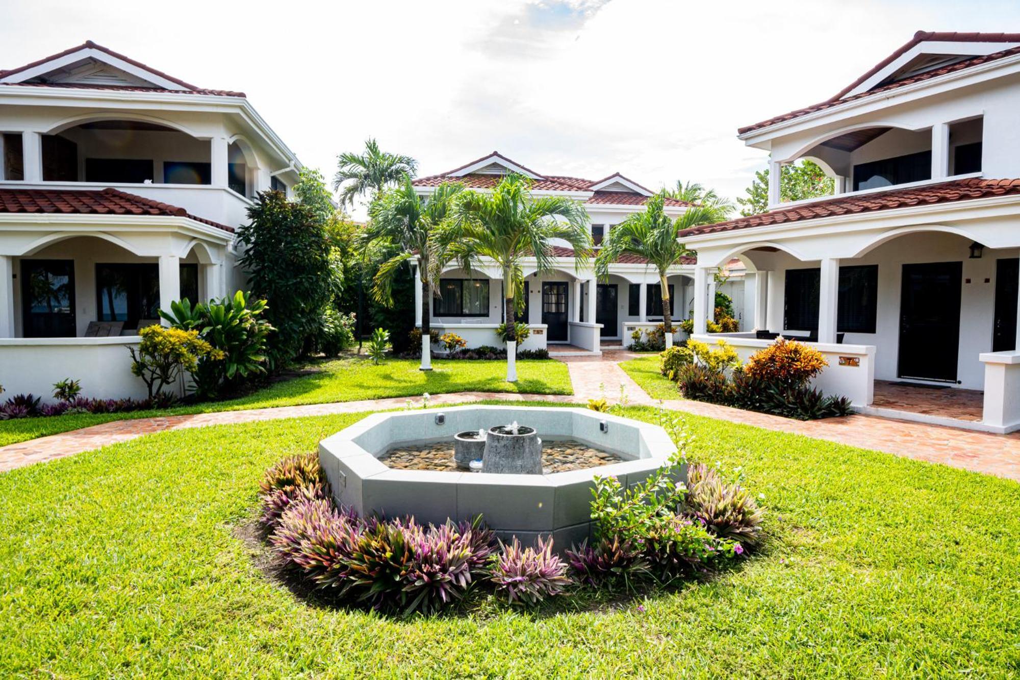 Isla Bonita Yacht Club Hotel San Pedro  Exterior photo