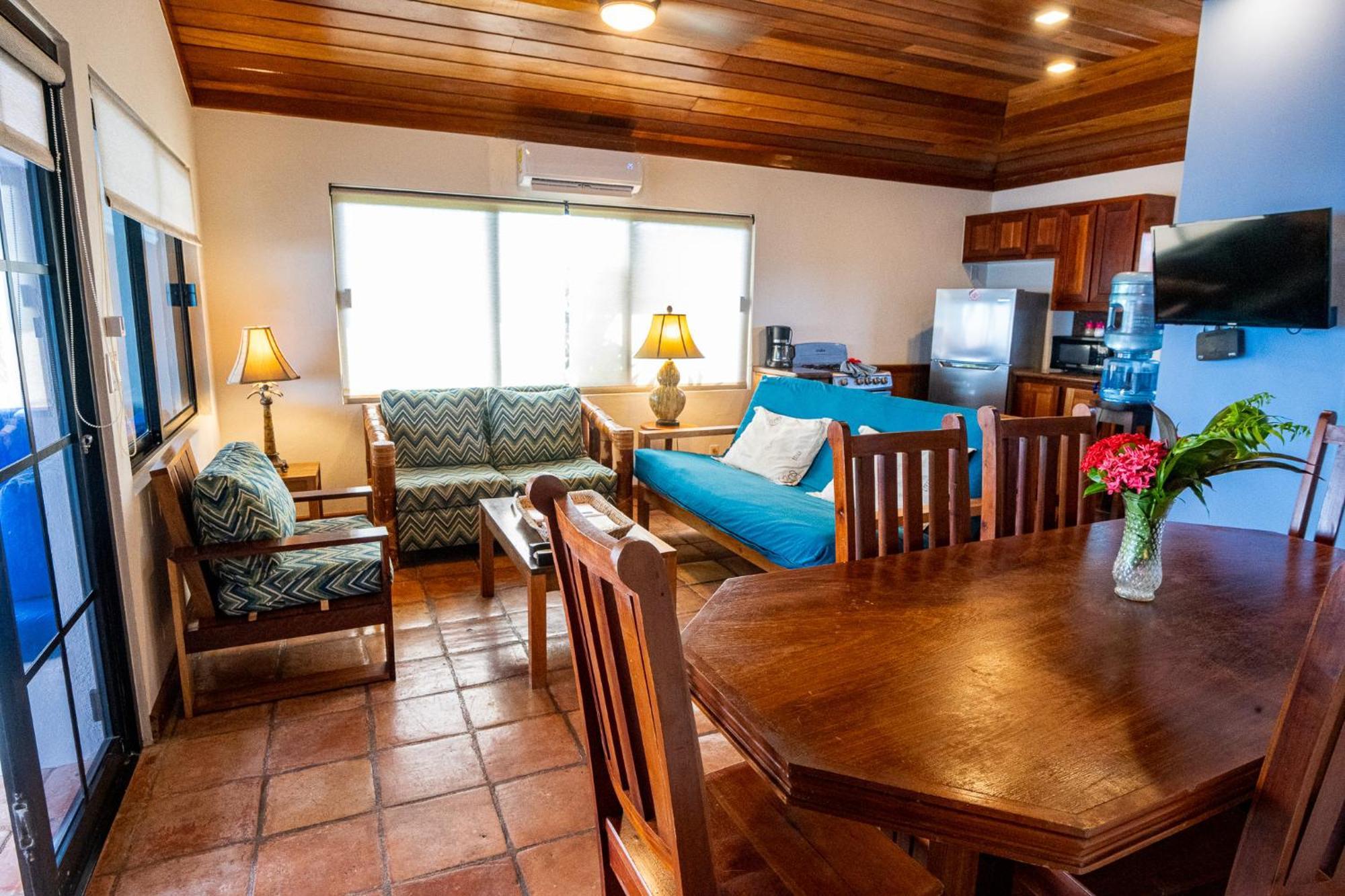 Isla Bonita Yacht Club Hotel San Pedro  Exterior photo