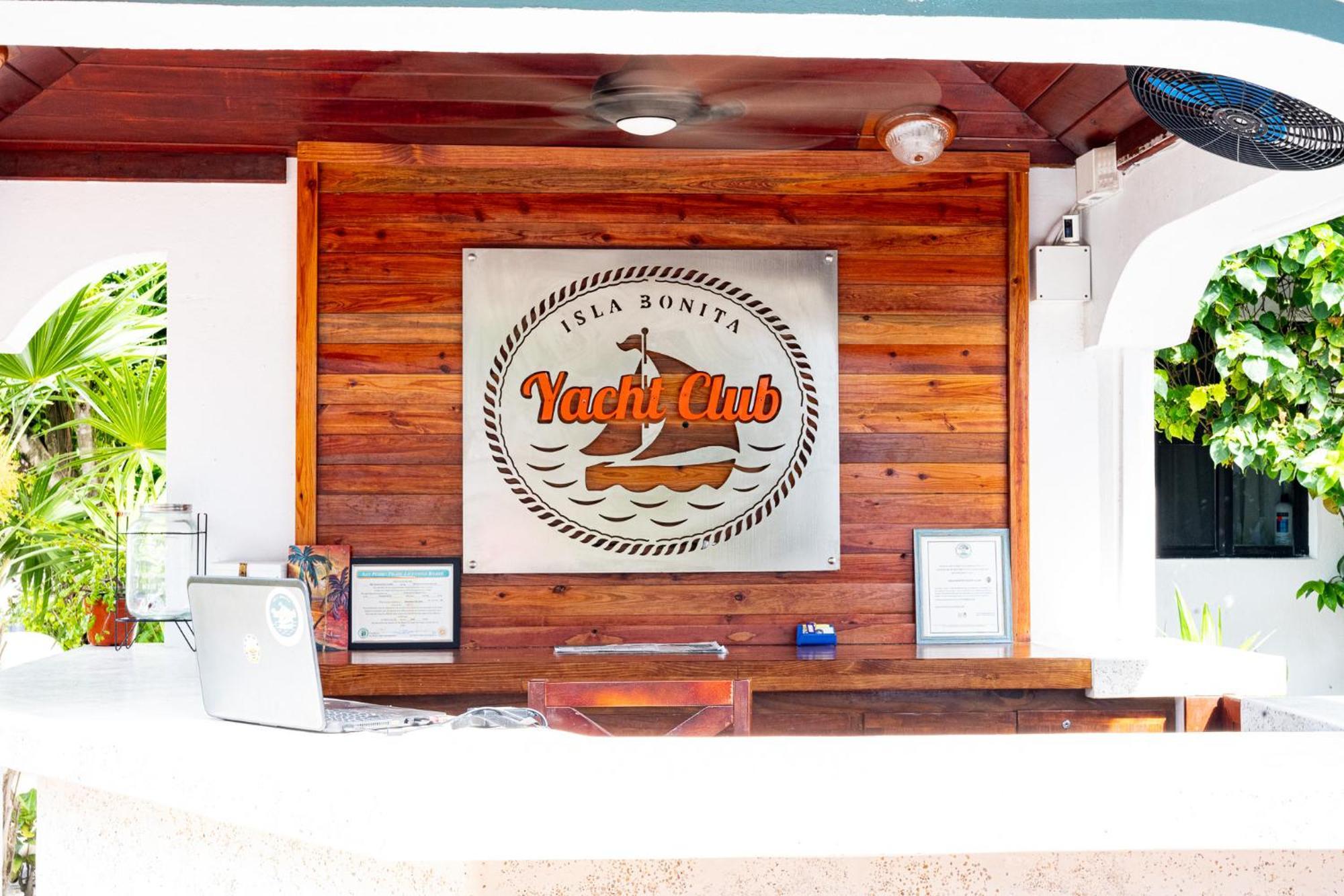Isla Bonita Yacht Club Hotel San Pedro  Exterior photo